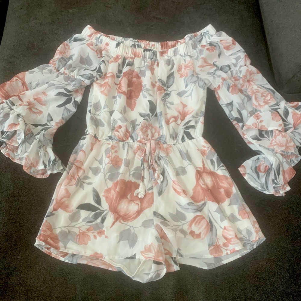 Beautiful Floral Mini Romper!!